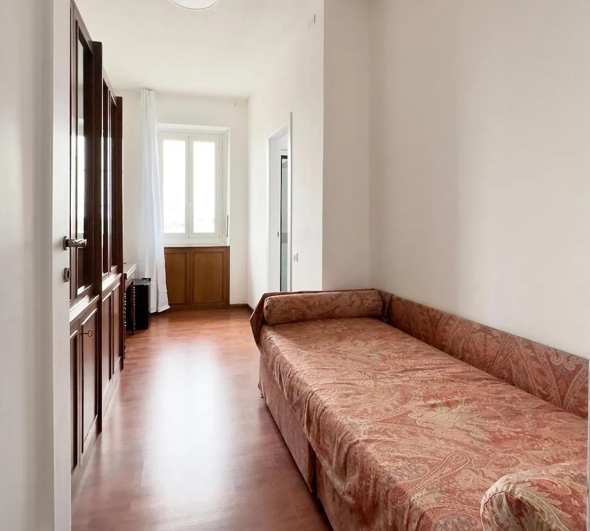 A Chic 2-Rooms Apartment Milan Italy