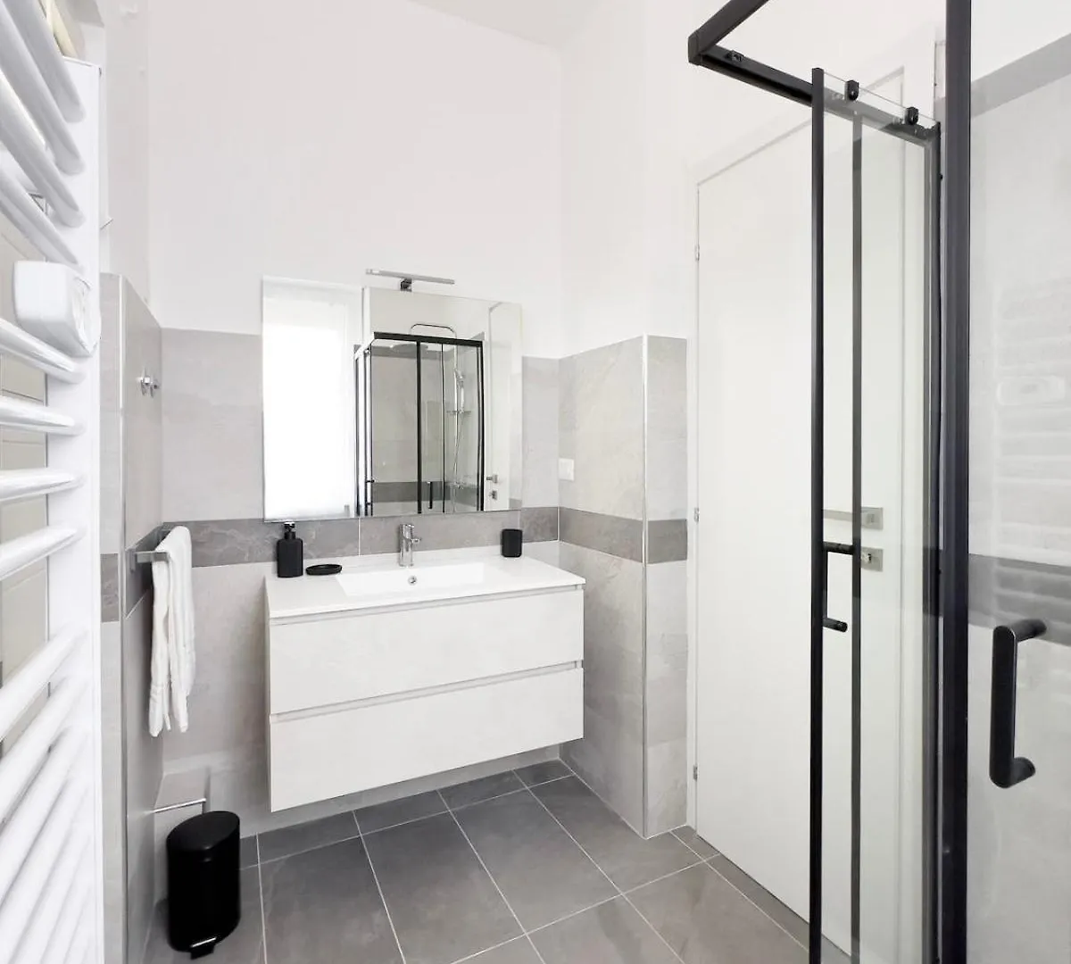 A Chic 2-Rooms Apartment Milan