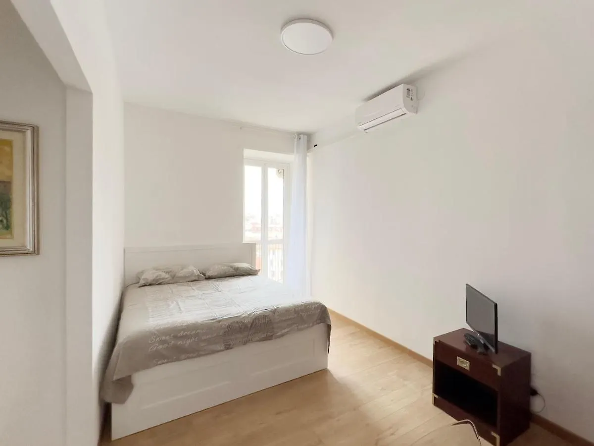 A Chic 2-Rooms Apartment location